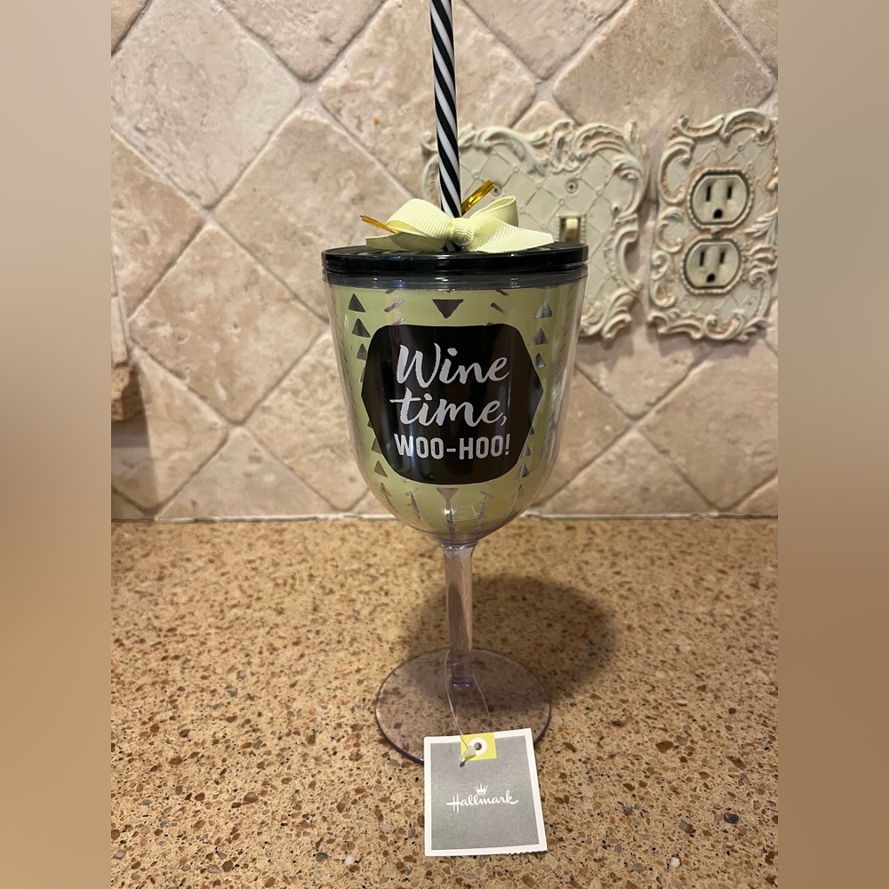 Plastic Wine Glass with lid & straw